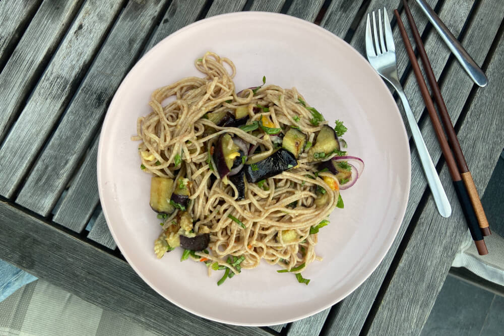 Noodles Salad with Aubergine and Mango